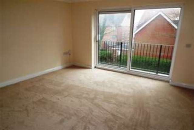  Image of 2 Bedroom Flat to rent at Bournemouth, BH5 1ED