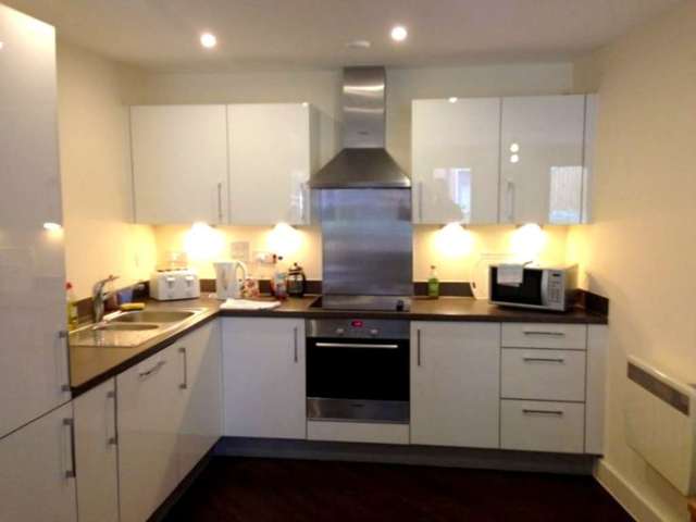  Image of 2 Bedroom Flat Share to rent at Uxbridge Road Acton London, W3 9BF