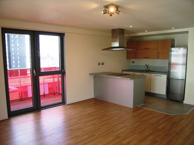  Image of 2 Bedroom Flat to rent at Warton Road  London, E15 2JS