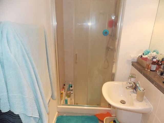  Image of 2 Bedroom Flat to rent at Warton Road  London, E15 2JS
