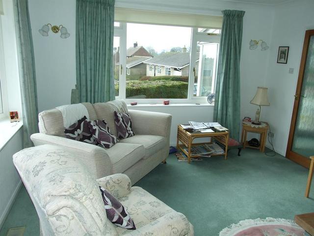  Image of 3 Bedroom Bungalow for sale at Hunmanby  Hunmanby, YO14 0LA
