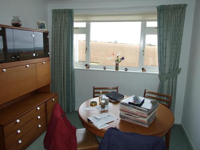  Image of 3 Bedroom Bungalow for sale at Hunmanby  Hunmanby, YO14 0LA