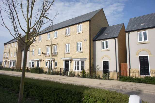  Image of 4 Bedroom Semi-Detached to rent at Whitelands Way Kingsmere Bicester, OX26 1AB