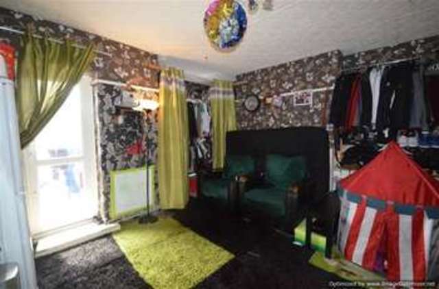  Image of 4 Bedroom Flat for sale at Hackney, E9 6PP