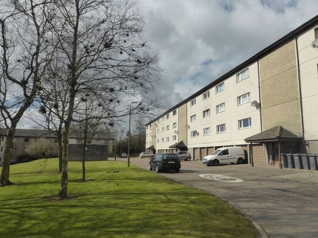  Image of 2 Bedroom Flat for sale at Victoria Street  Livingston, EH54 5BQ