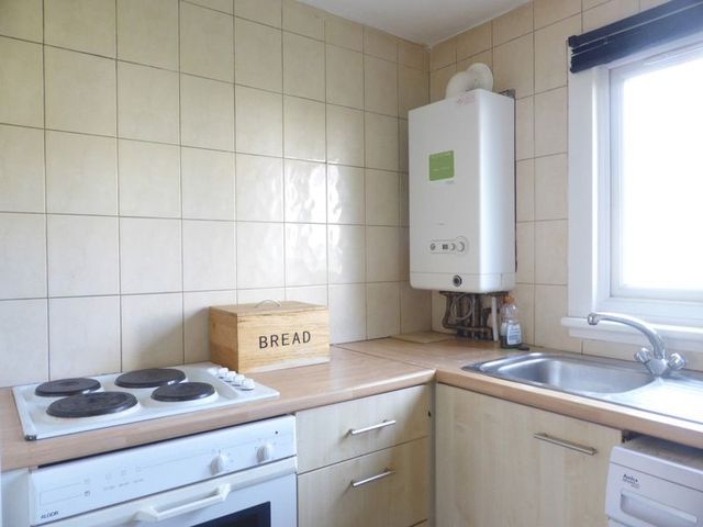  Image of 2 Bedroom Flat for sale at Victoria Street  Livingston, EH54 5BQ