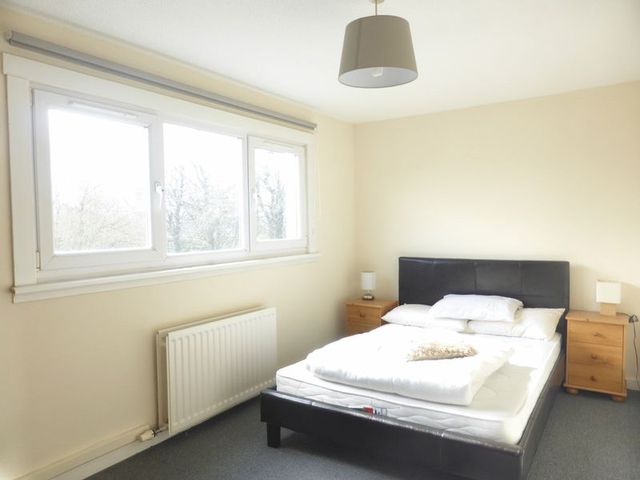  Image of 2 Bedroom Flat for sale at Victoria Street  Livingston, EH54 5BQ