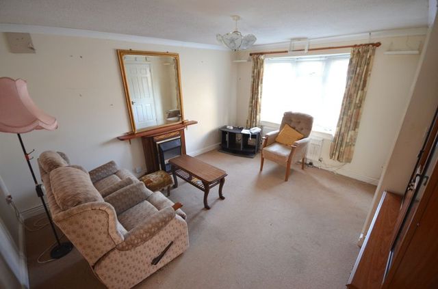  Image of 3 Bedroom Terraced for sale at Birchwood  Carterton, OX18 3JT