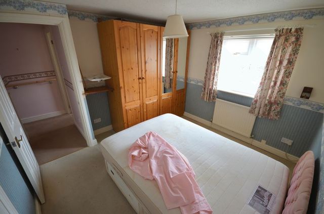  Image of 3 Bedroom Terraced for sale at Birchwood  Carterton, OX18 3JT