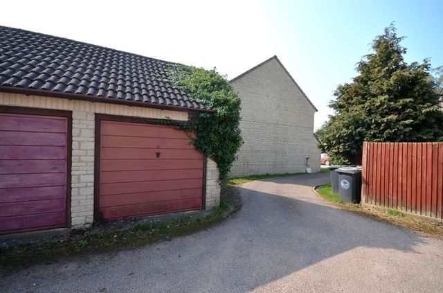  Image of 3 Bedroom Terraced for sale at Birchwood  Carterton, OX18 3JT