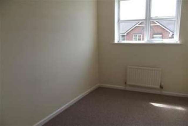  Image of 3 Bedroom Semi-Detached to rent at Wigan, WN6 7NZ