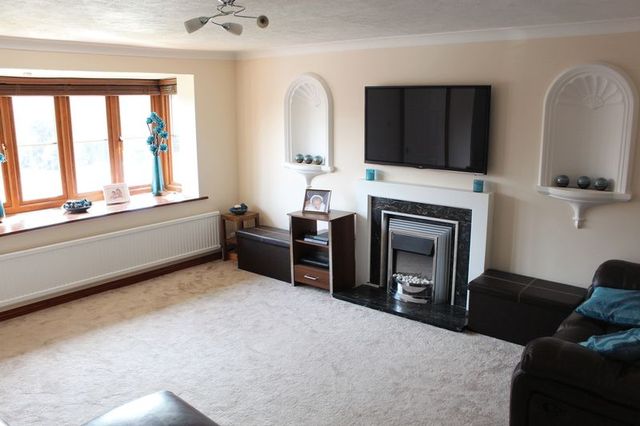  Image of 3 Bedroom Detached for sale at Broadmeadows Lane  Waterlooville, PO7 8QL
