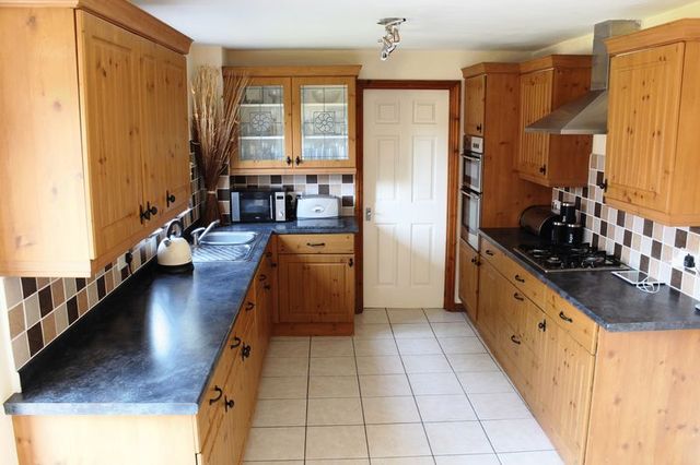 Image of 3 Bedroom Detached for sale at Broadmeadows Lane  Waterlooville, PO7 8QL