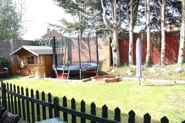  Image of 3 Bedroom Detached for sale at Broadmeadows Lane  Waterlooville, PO7 8QL
