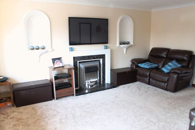  Image of 3 Bedroom Detached for sale at Broadmeadows Lane  Waterlooville, PO7 8QL
