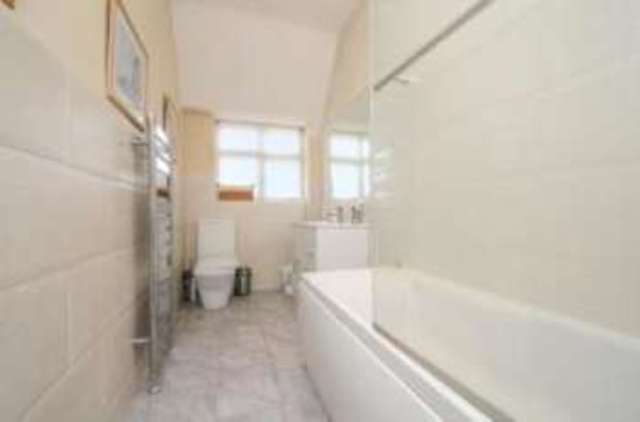 Image of 2 Bedroom Flat for sale at Shortlands Bromley Hayes, BR2 0AA