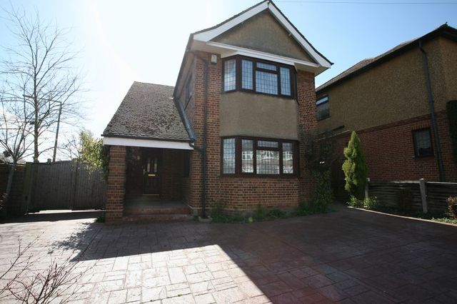  Image of 4 Bedroom Detached for sale at Springfields  Broxbourne, EN10 7LX