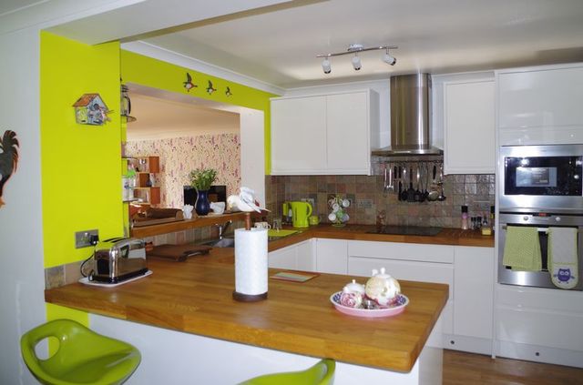  Image of 3 Bedroom Detached for sale at Brue Crescent  Burnham-On-Sea, TA8 1LR