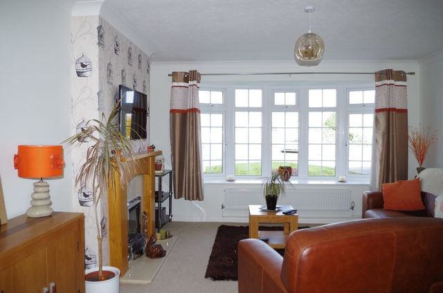  Image of 3 Bedroom Detached for sale at Brue Crescent  Burnham-On-Sea, TA8 1LR