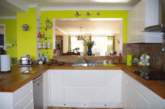  Image of 3 Bedroom Detached for sale at Brue Crescent  Burnham-On-Sea, TA8 1LR