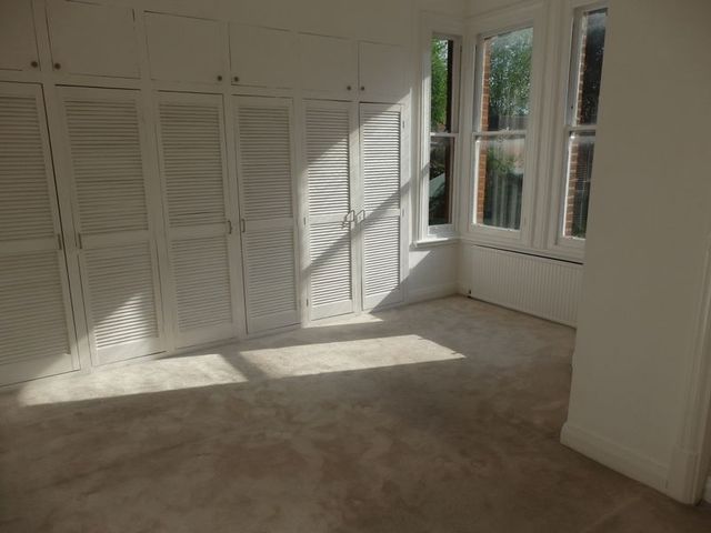  Image of 3 Bedroom Flat to rent at Coolhurst Road  Crouch End, N8 8EU