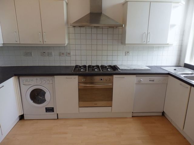  Image of 3 Bedroom Flat to rent at Coolhurst Road  Crouch End, N8 8EU