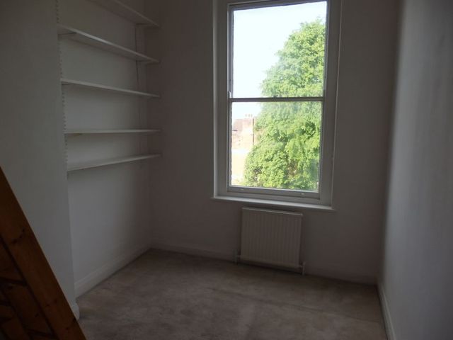  Image of 3 Bedroom Flat to rent at Coolhurst Road  Crouch End, N8 8EU
