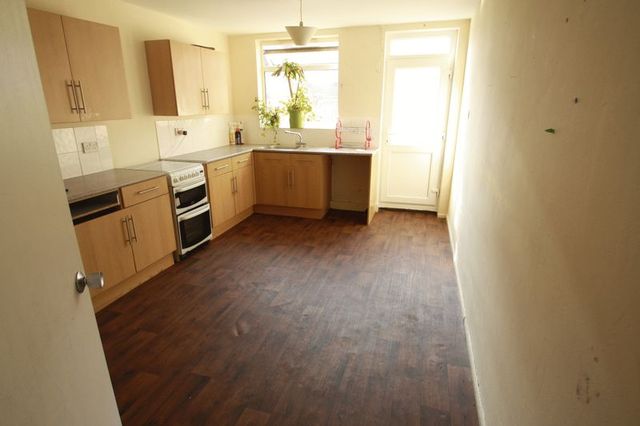  Image of 3 Bedroom Terraced to rent at Crusader Close  Oldbury, B69 1EF
