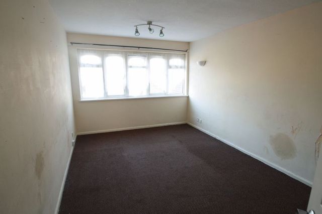  Image of 3 Bedroom Terraced to rent at Crusader Close  Oldbury, B69 1EF