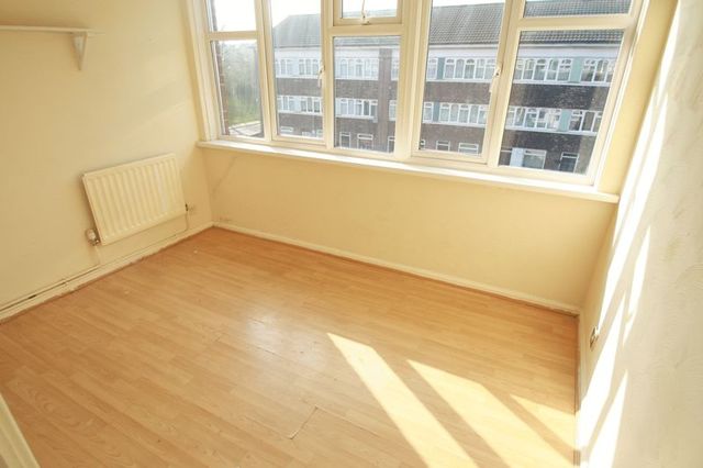  Image of 3 Bedroom Terraced to rent at Crusader Close  Oldbury, B69 1EF