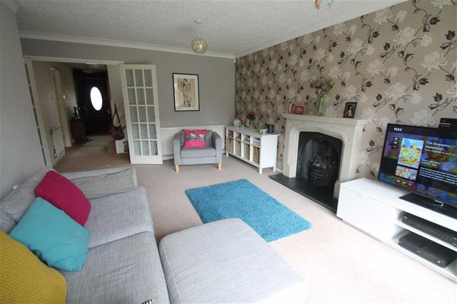  Image of 4 Bedroom Property for sale at Framefield Drive Solihull Solihull, B91 2SR