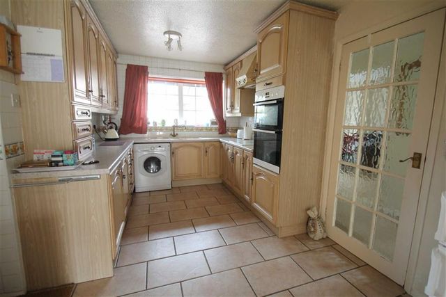  Image of 4 Bedroom Property for sale at Framefield Drive Solihull Solihull, B91 2SR