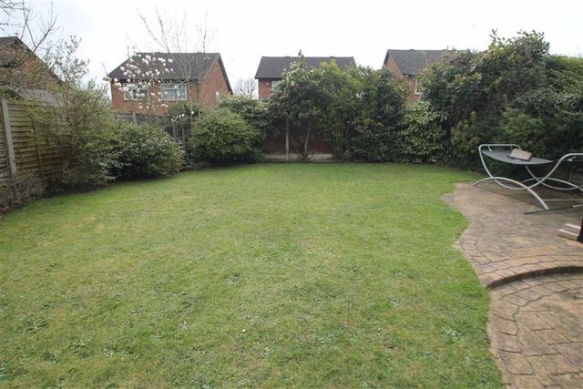  Image of 4 Bedroom Property for sale at Framefield Drive Solihull Solihull, B91 2SR