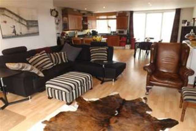  Image of 2 Bedroom Flat to rent at Bristol, BS1 6LP