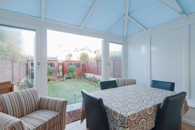  Image of 2 Bedroom Flat for sale at Langthorne Street Fulham London, SW6 6JY