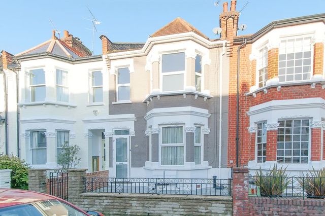  Image of 2 Bedroom Flat for sale at Langthorne Street Fulham London, SW6 6JY