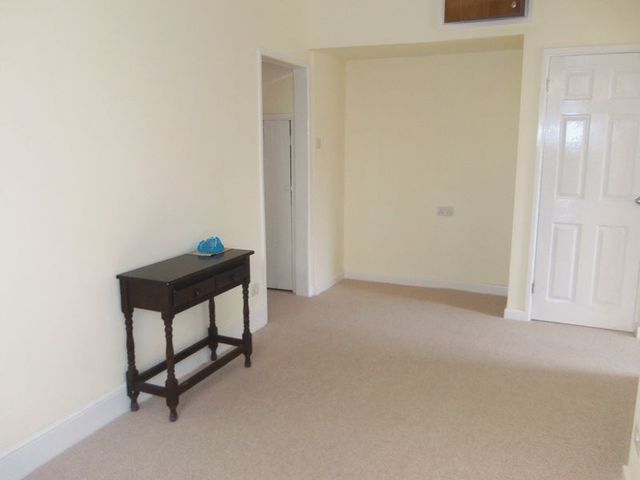  Image of 2 Bedroom Flat to rent at Marldon Road  Paignton, TQ3 3NQ