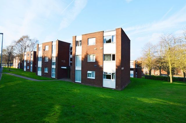  Image of 2 Bedroom Flat for sale at North Park Road Erdington Birmingham, B23 7YF