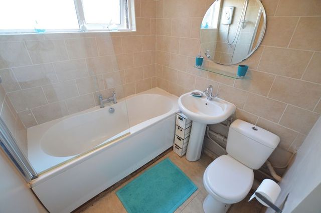  Image of 2 Bedroom Flat for sale at North Park Road Erdington Birmingham, B23 7YF