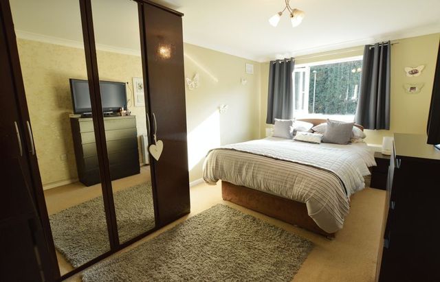  Image of 2 Bedroom Flat for sale at North Park Road Erdington Birmingham, B23 7YF
