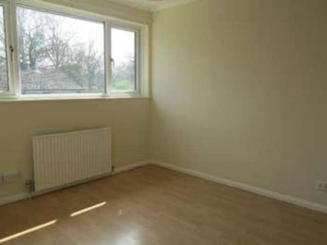  Image of 3 Bedroom Terraced to rent at Stephens Road  Tadley, RG26 3RX