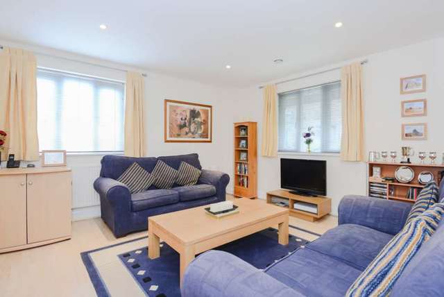  Image of 2 Bedroom Flat to rent at Union Court Bedford Street Berkhamsted, HP4 2ED