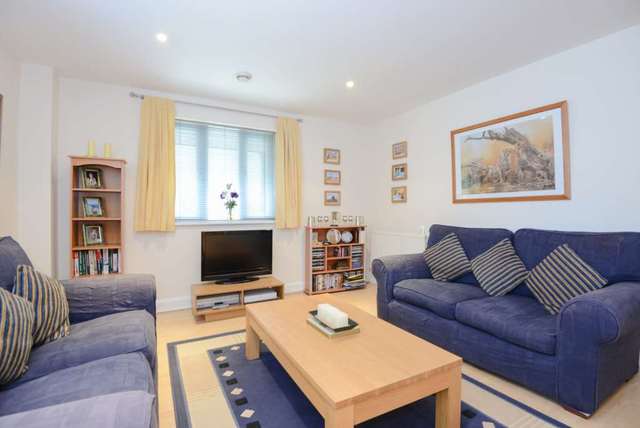  Image of 2 Bedroom Flat to rent at Union Court Bedford Street Berkhamsted, HP4 2ED