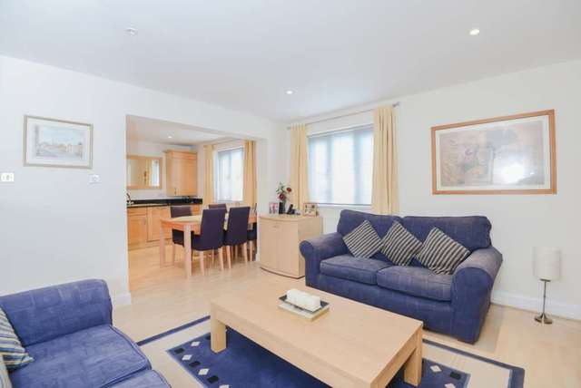  Image of 2 Bedroom Flat to rent at Union Court Bedford Street Berkhamsted, HP4 2ED