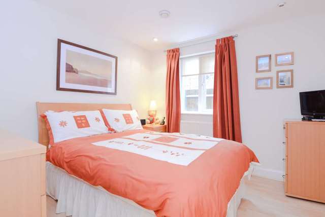  Image of 2 Bedroom Flat to rent at Union Court Bedford Street Berkhamsted, HP4 2ED