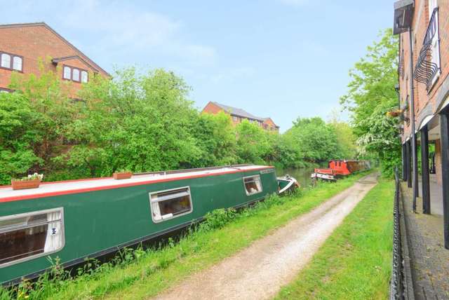  Image of 2 Bedroom Flat to rent at Union Court Bedford Street Berkhamsted, HP4 2ED