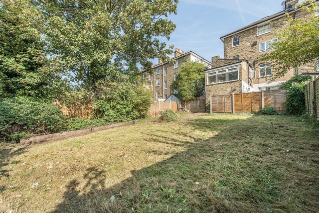  Image of 1 Bedroom Flat to rent at Upper Brockley Road  Brockley, SE4 1ST
