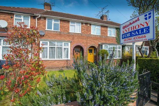  Image of 3 Bedroom Terraced for sale at Weedon Road  Aylesbury, HP19 9PE