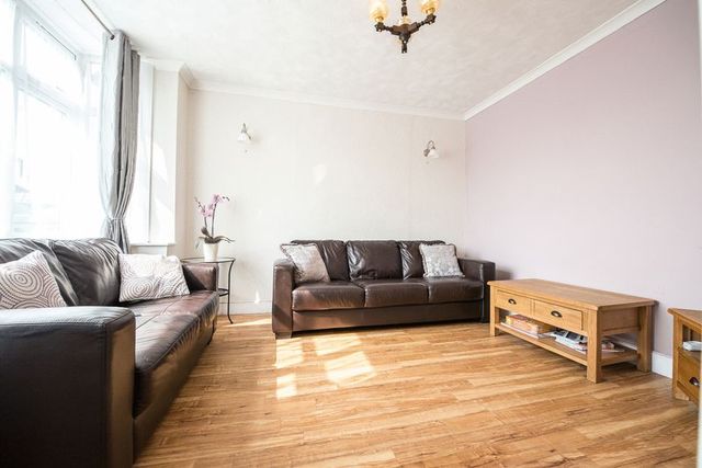  Image of 3 Bedroom Terraced for sale at Weedon Road  Aylesbury, HP19 9PE
