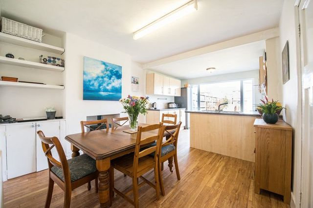 Image of 3 Bedroom Terraced for sale at Weedon Road  Aylesbury, HP19 9PE